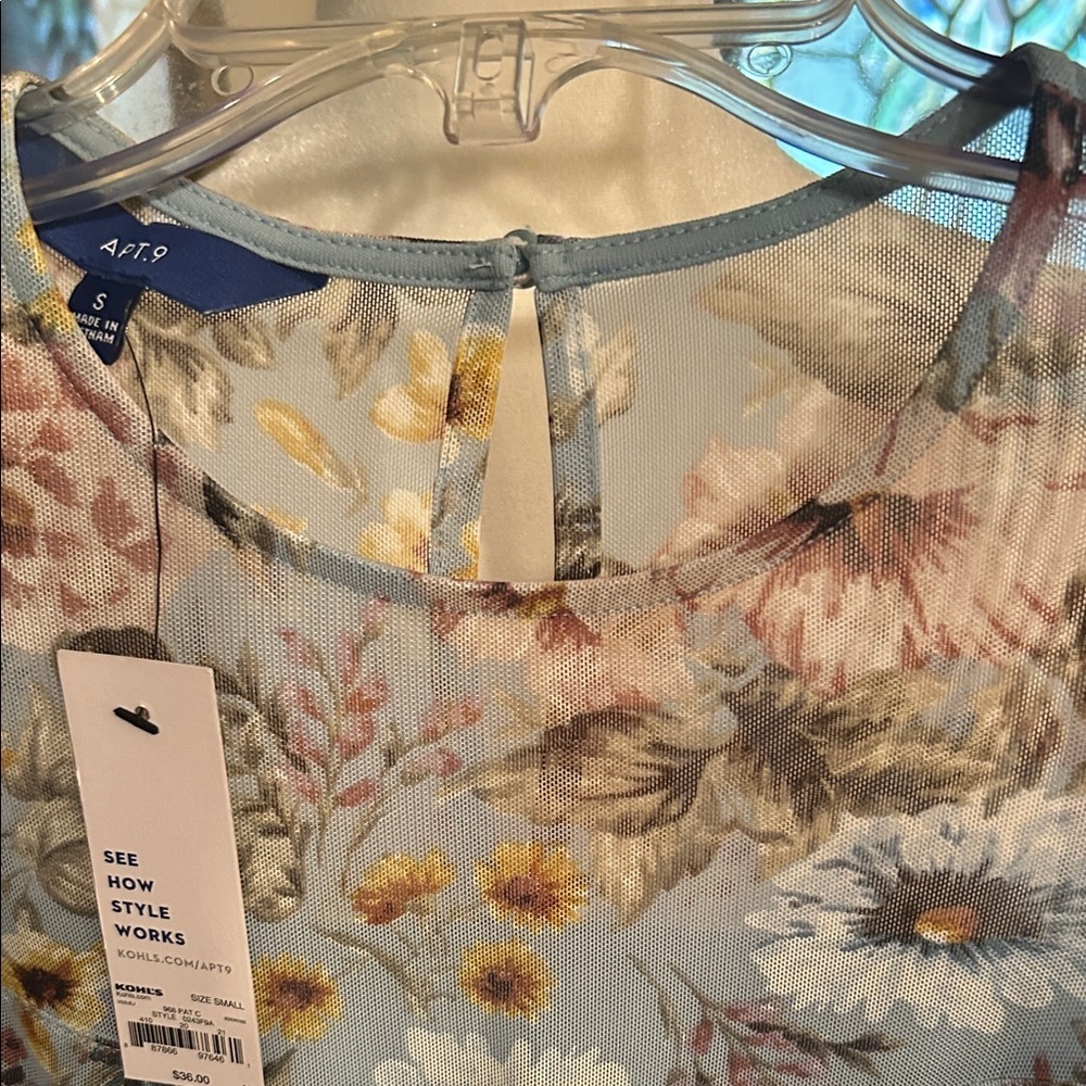 Apt. 9 NWT Sleeveless Floral Sleeveless Top - Light Blue Small - Picture 2 of 13